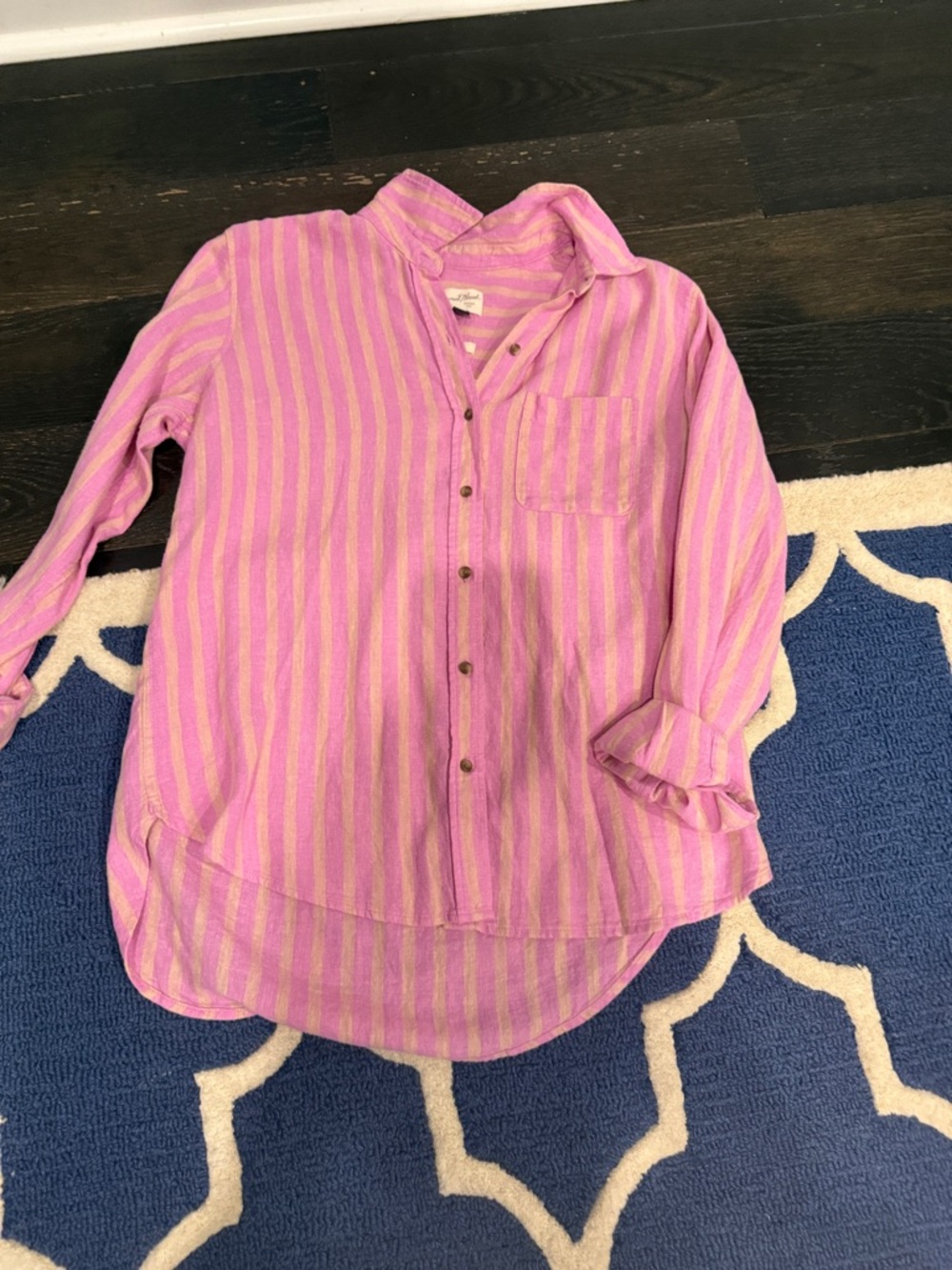 Universal thread relaxed, fit button-down linen shirt size small